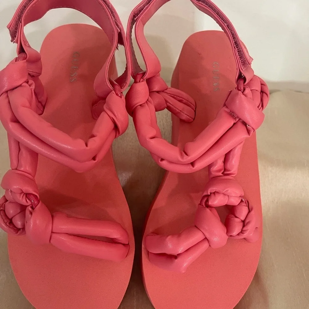 Guess chic pink
